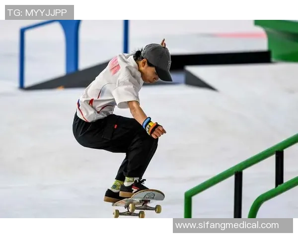 重庆滑板队展现灵活性与创新精神的精彩瞬间