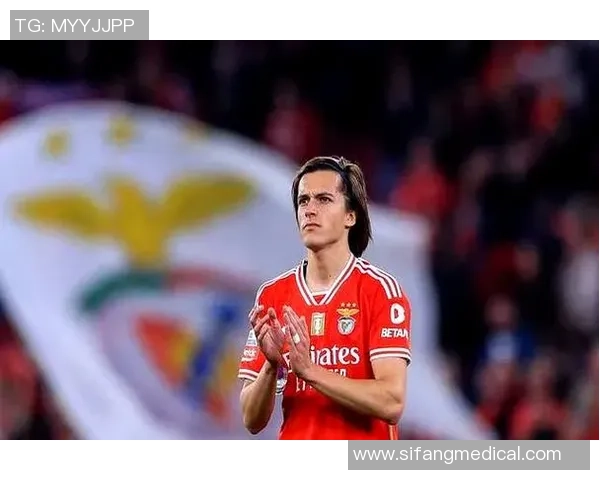 中超历史冷门本菲卡大胜曼联引发红牌争议全场沸腾