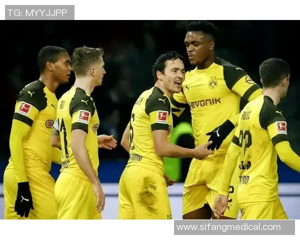 德甲激战：多特蒙德轻取曼联3-0全场沸腾赛后分析精彩纷呈